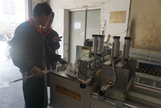 全自動切鋁機 全自動切鋁機