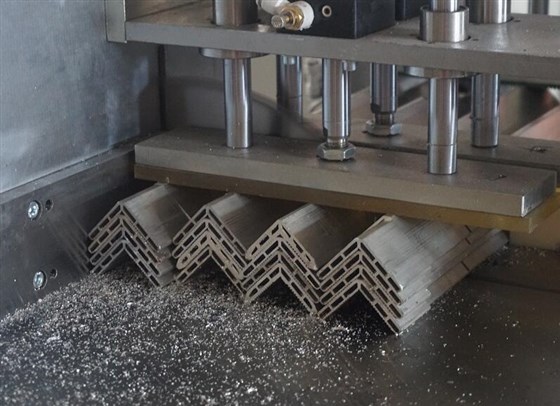 鋁材鋸切設備 鋁材鋸切設備